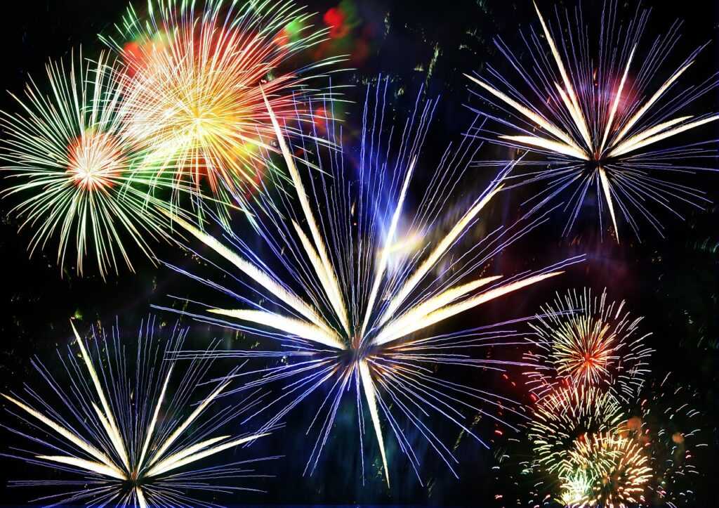 fireworks, missiles, night-728413.jpg